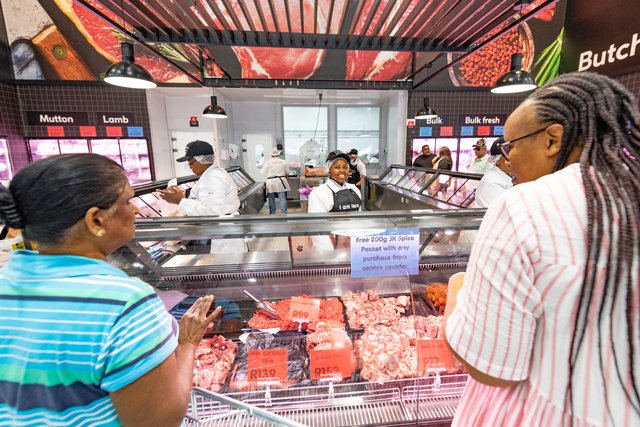 Makro offers specials on meat products to soften inflation price increases